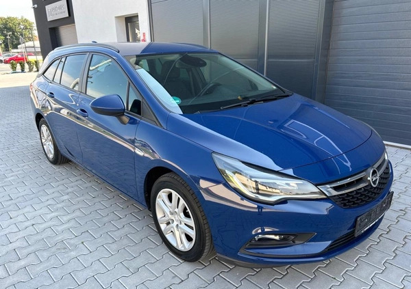 Opel Astra cena 40900 przebieg: 115235, rok produkcji 2018 z Kostrzyn małe 191